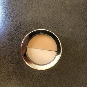 Jane Iredale’s Circle/Delete Concealer -Light/Med